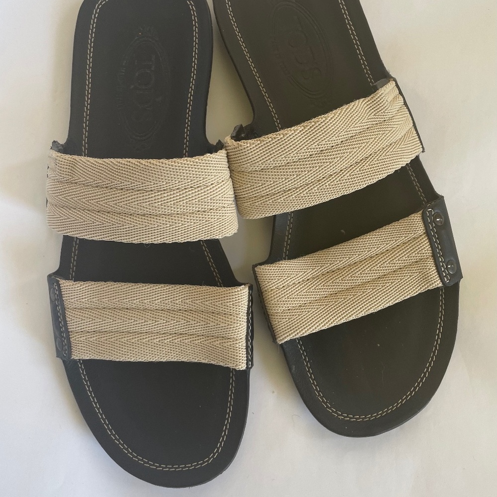 Uncommon Tod's mens sandals. Original Design.